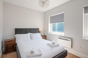 Weatherhead Lodge - Modern and Sleek Derby Apartment
